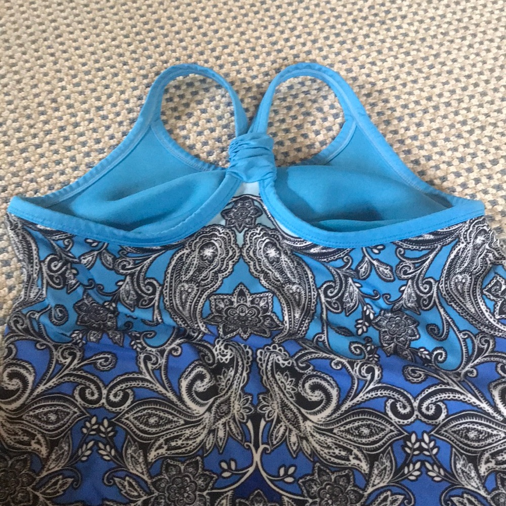 Workout Tank - Picture 2 of 3